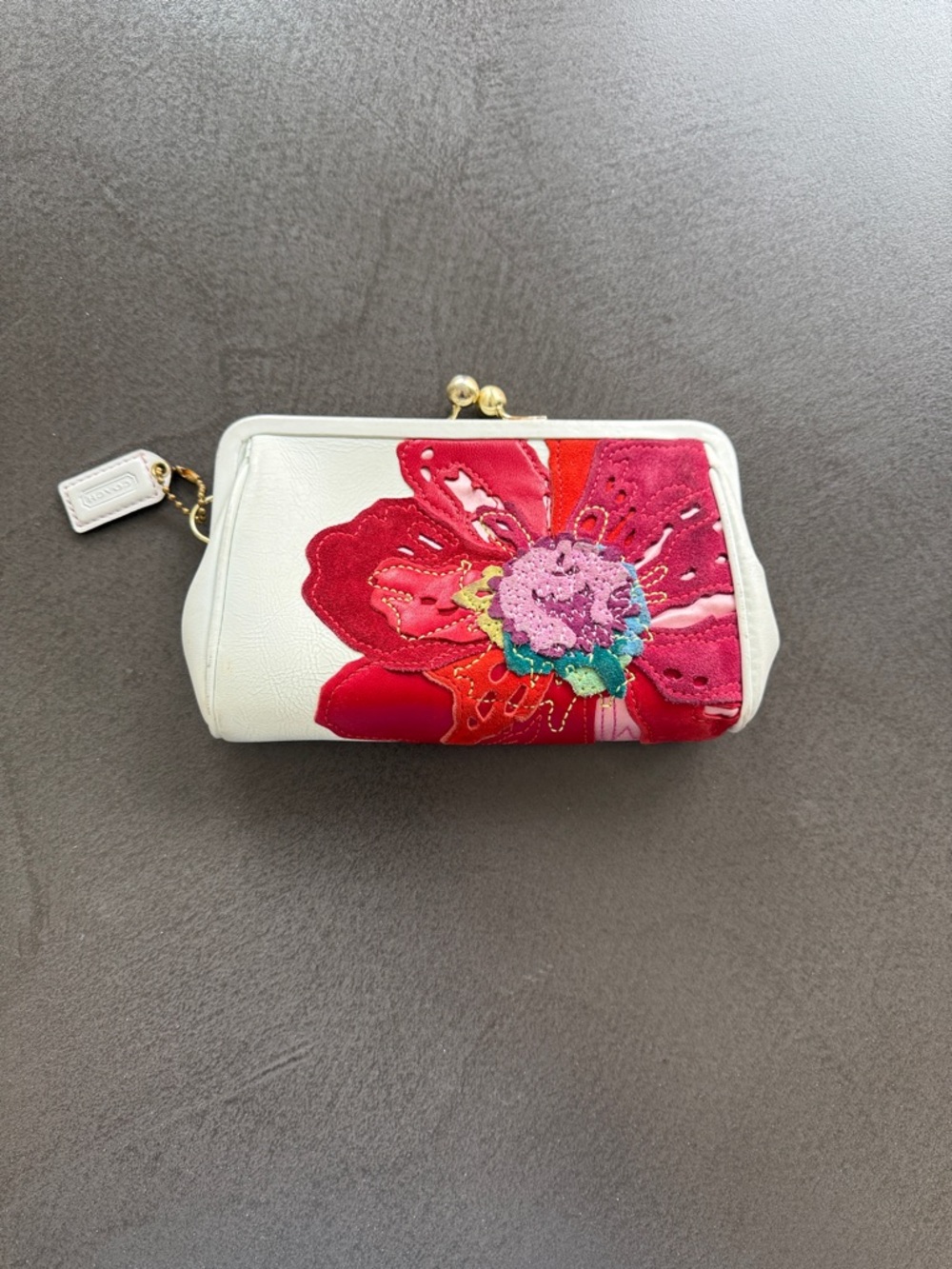 Vintage!!! Coach Poppy Kisslock Clutch White with Red Floral Applique